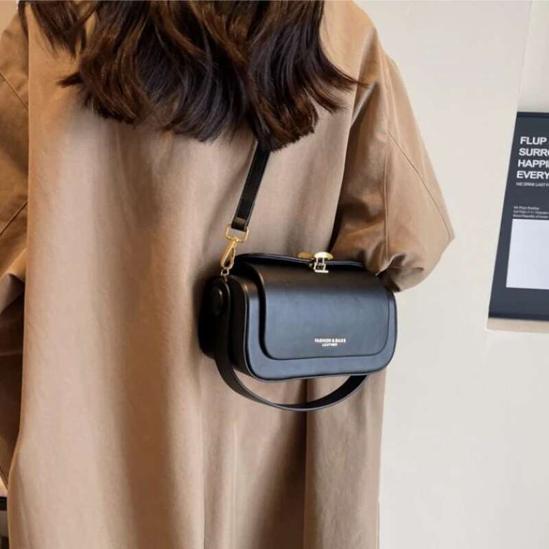 Classic Black Shoulder Bag Women's Versatile Retro Crossbody Square Bags New Large Capacity Textured Leather Flap Handbags