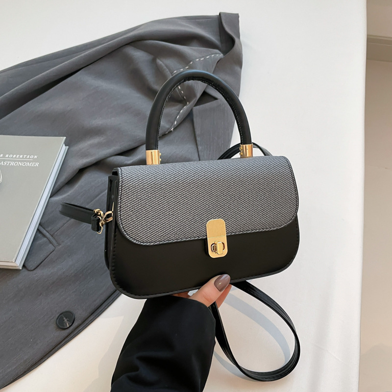 New Free Delivery Designer Luxury Bag Bag Small 2025 New Spring/summer Fashion Small Square Underarm Commuting Women's Bag Stylish Texture Should