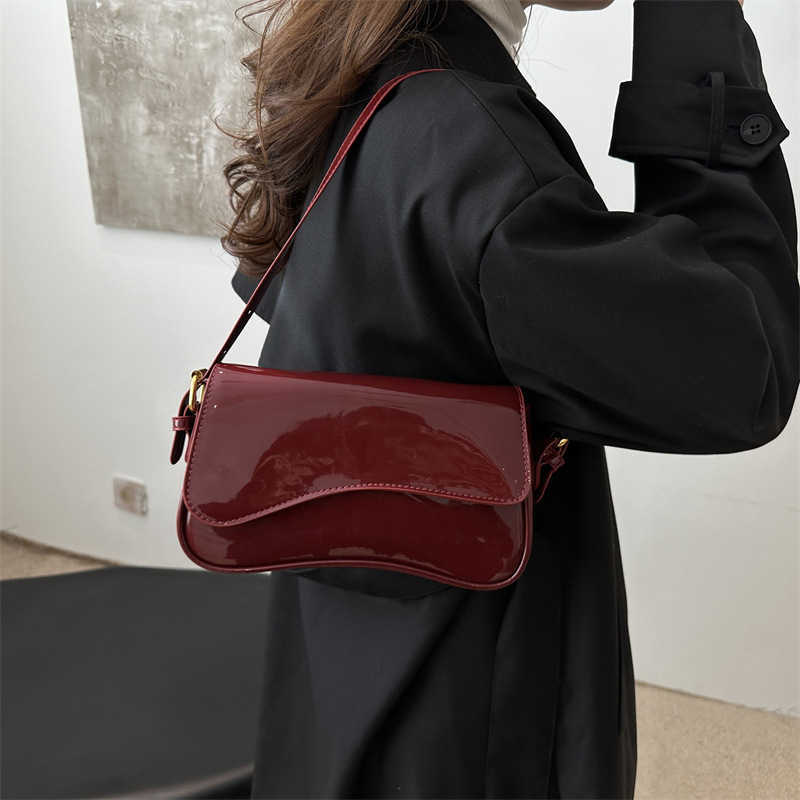 Women Shoulder Bag Fashionable PU Leather Crossbody Bag Casual Trendy Versatile High-quality Commuting Bag