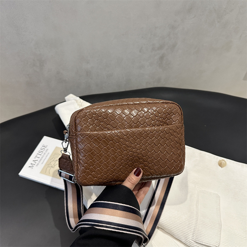 This Year's Popular Korean Version Single Shoulder Crossbody 2025 Spring/summer New Versatile Ins Niche Design Luxury Bag Small New Free Delivery