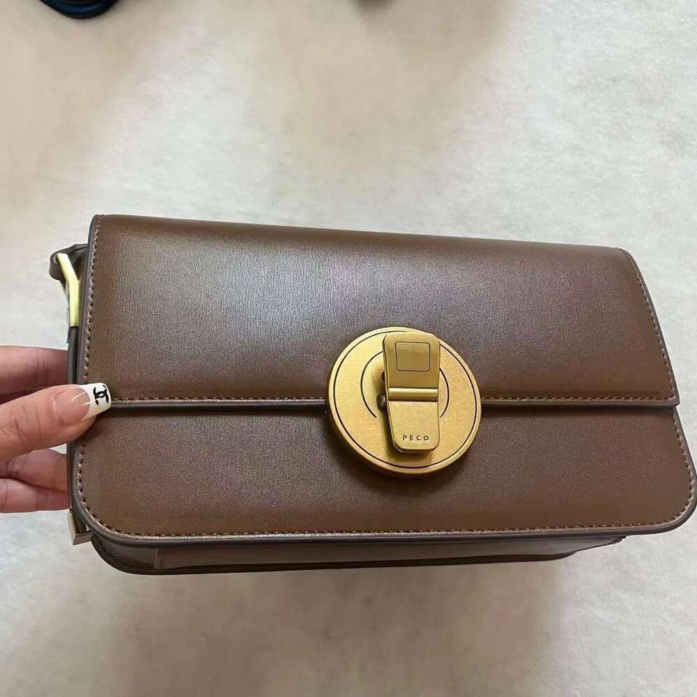 2025 new leather women's original baguette niche high-grade sense light one-shoulder tofu small square bag
