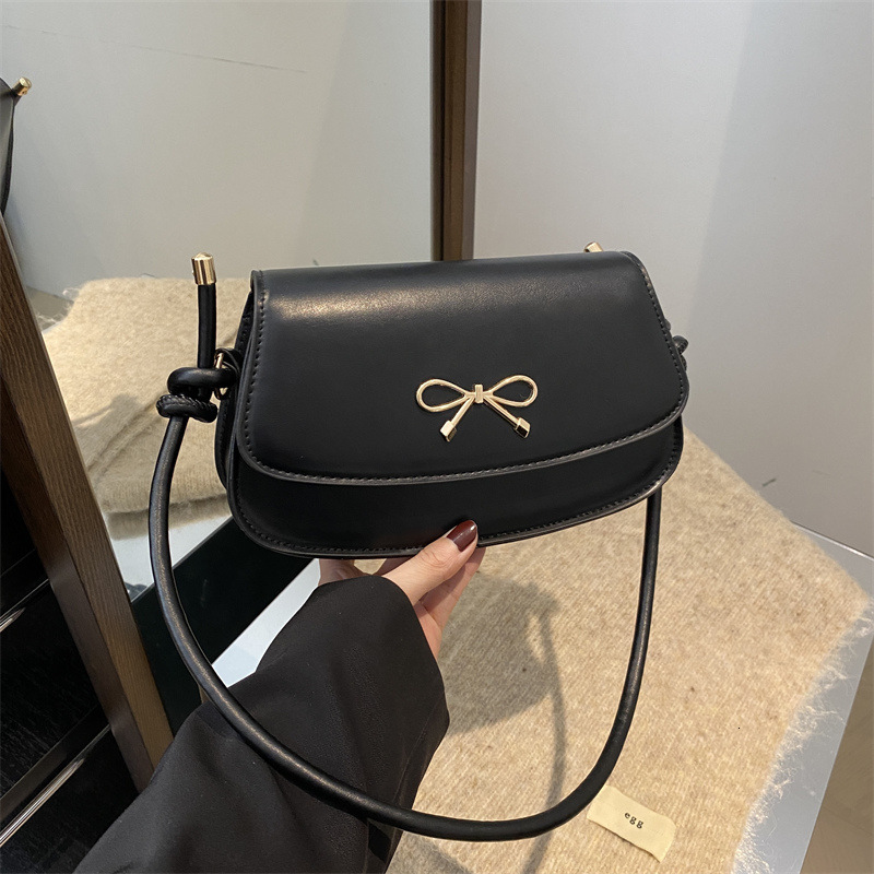 Free Delivery Designer Bag Korean Underarm For Women 2025 New Trendy Fashionable Hand Held Small Square With Niche Design And Western Style Crossbody 