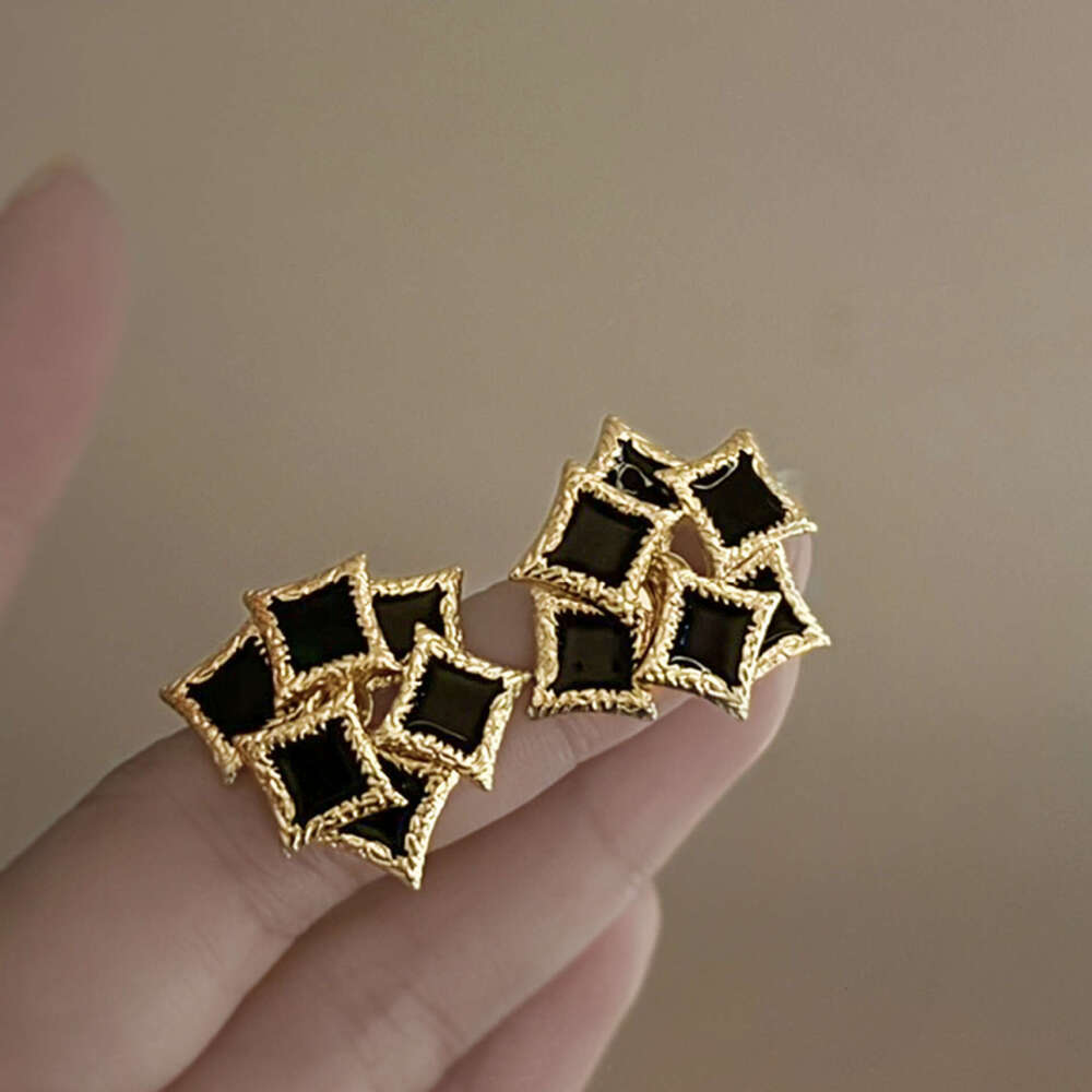 Qiongyu's new oil dripping square double-layer French fashion earrings, versatile and high-end earrings for women
