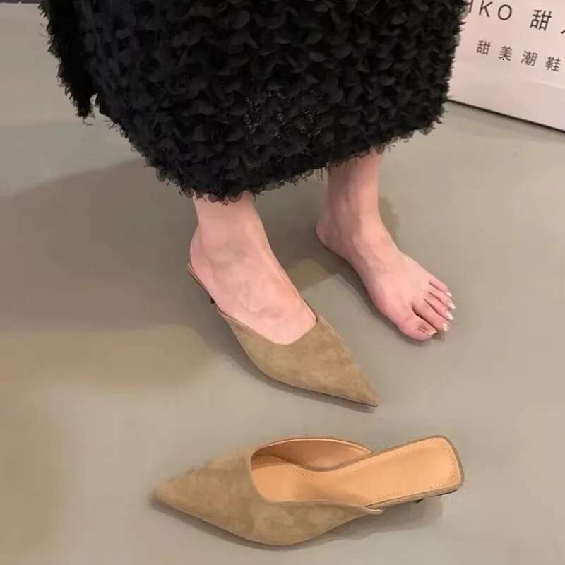 2025 Designer Pointed Toe Women Mules Slippers Fashion Shallow Slip On Casual Low Heel Ladies Slides Shoes