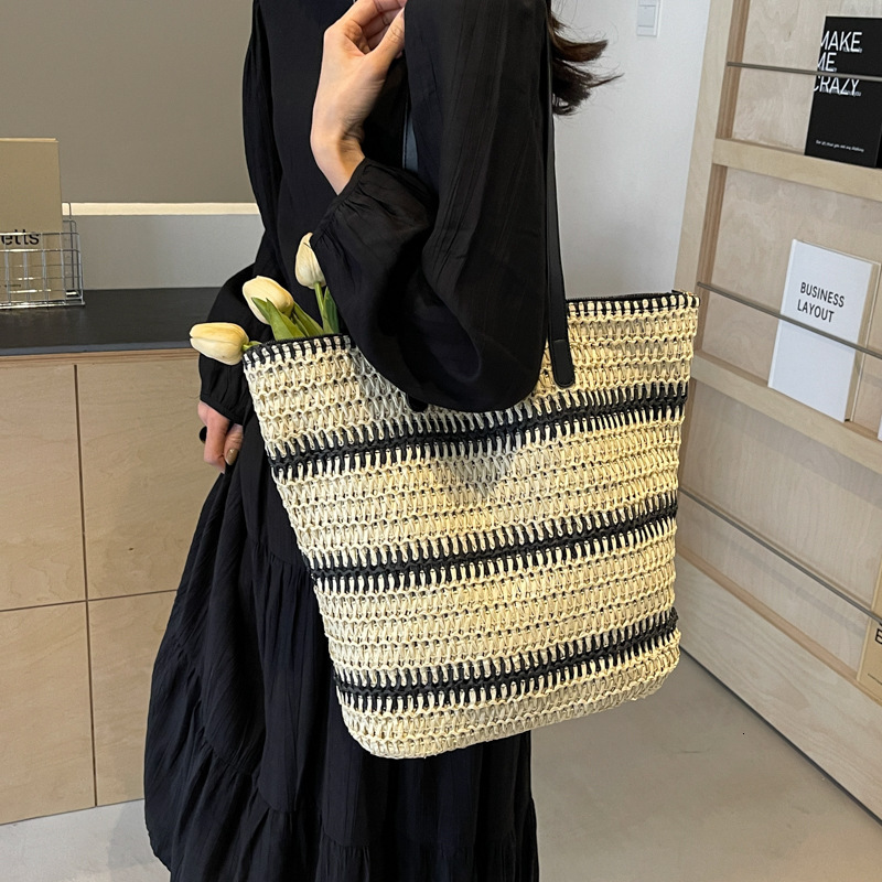 2025 Summer New Knitted Leisure Commuter Large Capacity Tote for Women's Niche Trend Fashion Color blocked Shoulder Bag
