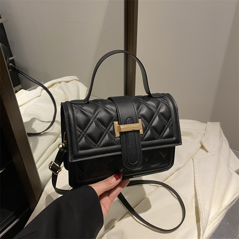Free Delivery Designer Bag 2025 Autumn/winter Fashionable Texture Single Shoulder Diagonal Cross For Women Popular Small Square Bag This Year Luxury B