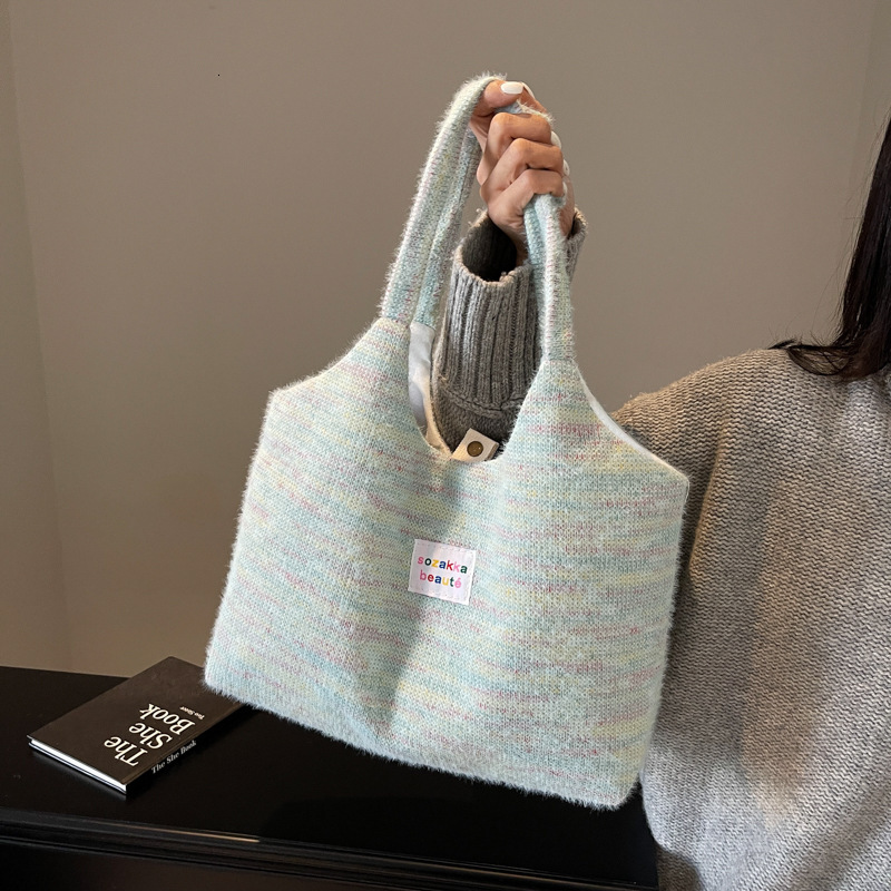Free Delivery Designer Bag Winter Large Capacity Plush Female Niche Design Shoulder Ins Style Versatile Student Tote Luxury Bag