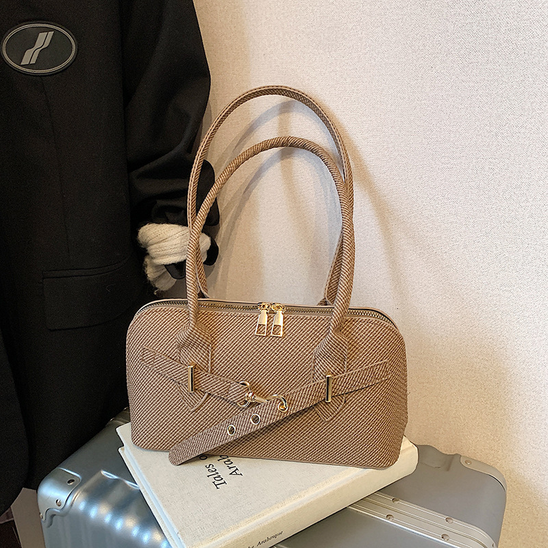 Luxury Bag Women's New Free Delivery Designer Bag Pillow 2025 New Personalized Niche Design Shoulder Large Capacity Fashionable Underarm Bag Vers