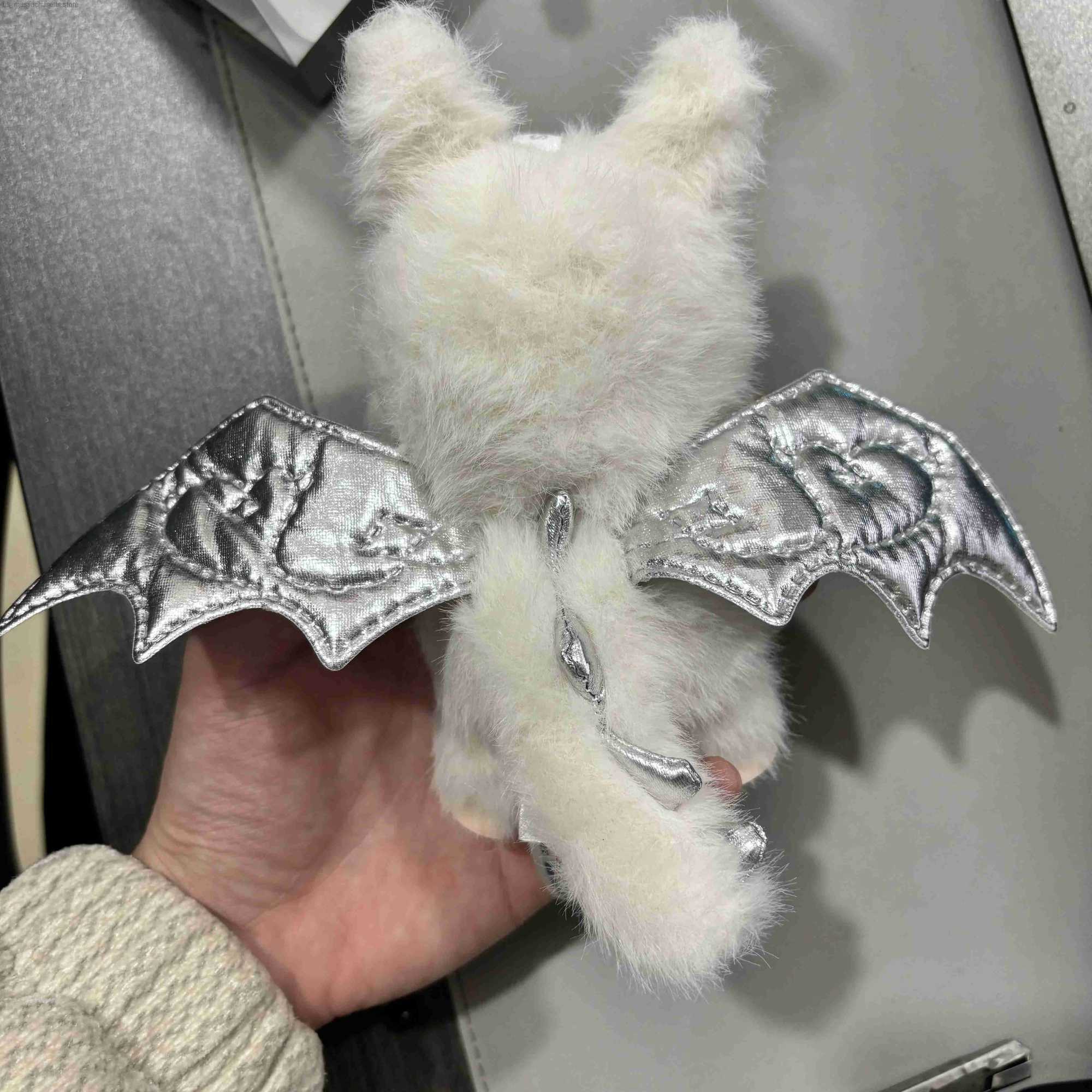2025 New hot The Monsters Angel In Clouds Vinyl Face Doll blind box Keyring Kawaii Figure Collectible Decor Gifts y250515WBUT
