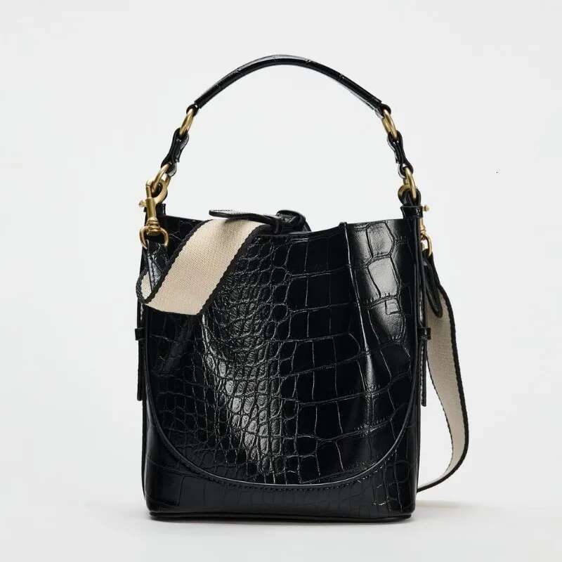 New women's brown pleated drawstring versatile hand-held bucket wide shoulder strap diagonal cross bag