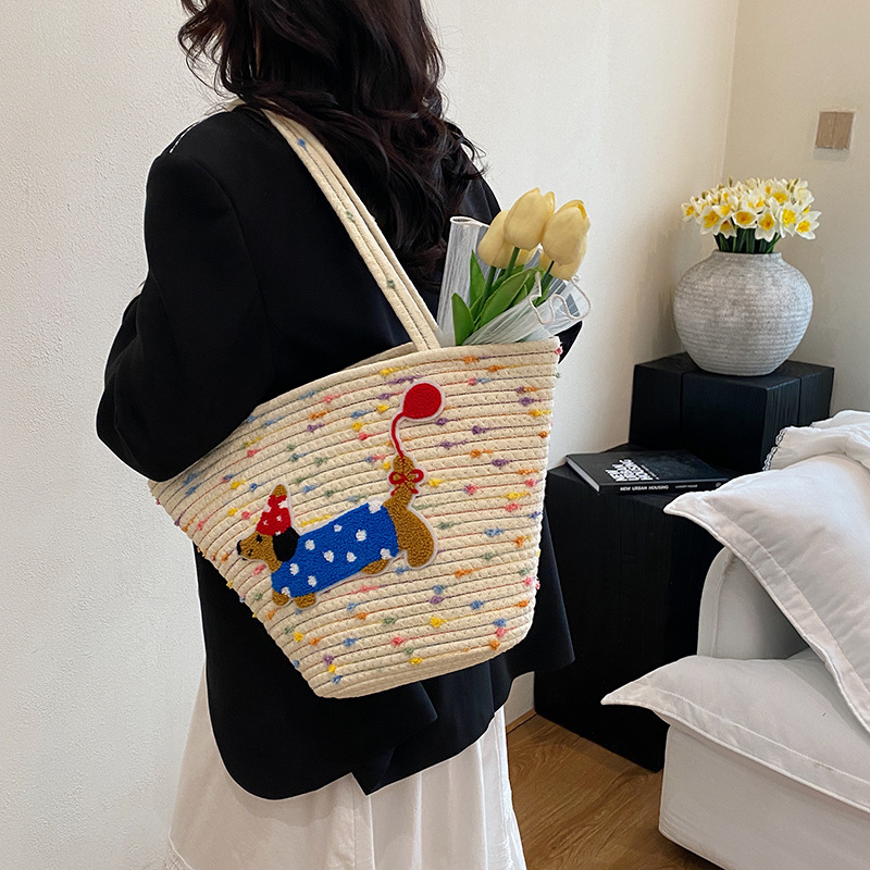 2025 New Summer Vacation Handheld Beach for Women, Large Capacity Straw Weaving Versatile Cartoon Single Shoulder Bucket Bag