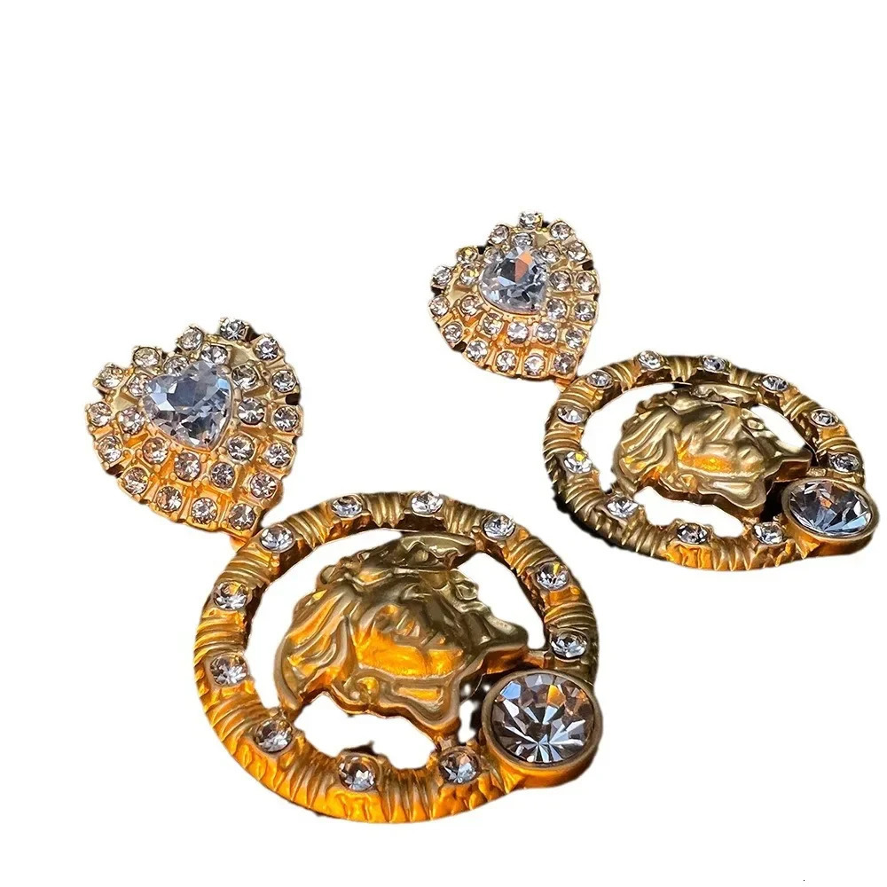 Vintage Elegant Niche Hoops Earrings High-end Feel Large Ear Circle Fashion Jewelry Ringed Ear Studs Sell Well 250515
