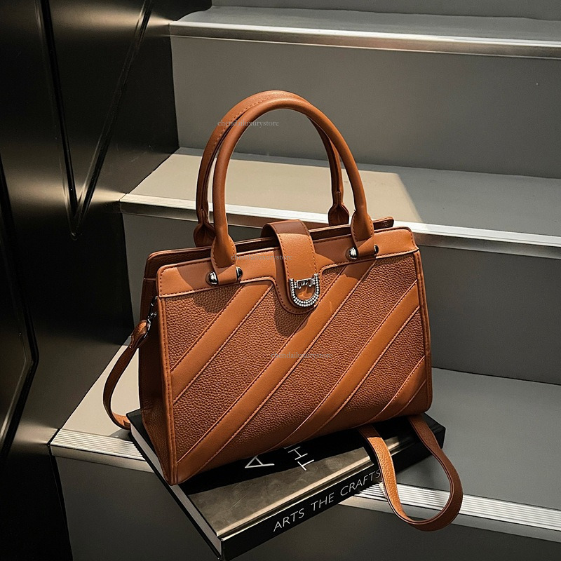 2025 Free Shipping Designer Bag Large Capacity Women's Diagonal Splicing Versatile Handheld Fashion High End Commuter Crossbody Bag Casual Trendy
