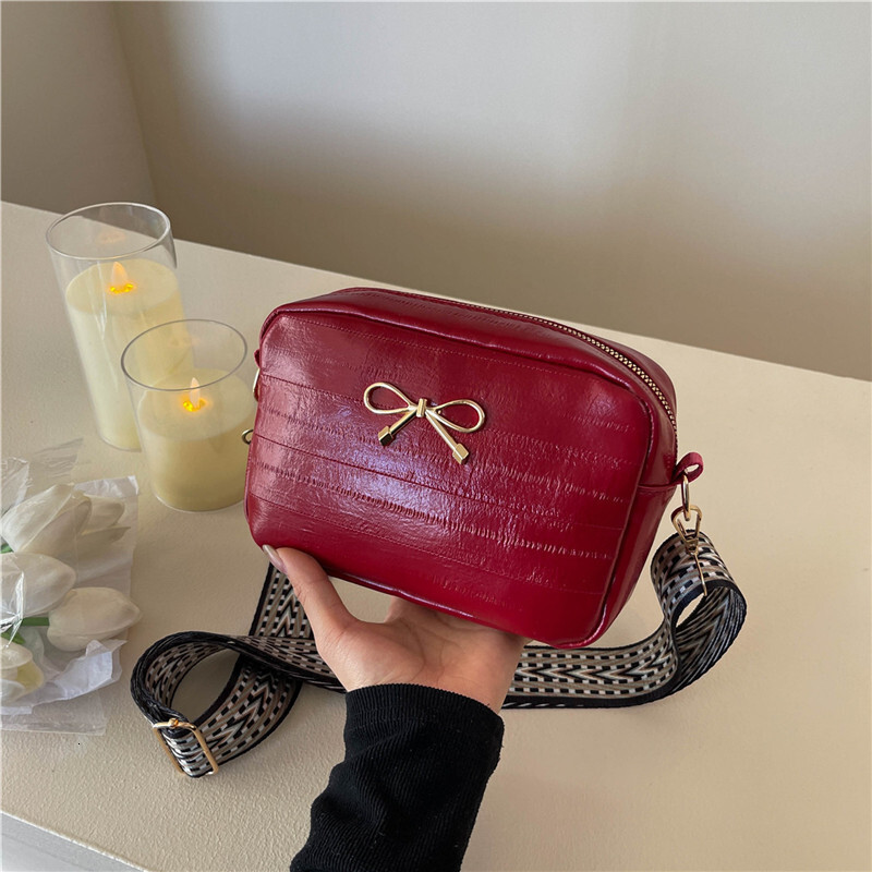 Small Niche Design Simple Armpit Handbag 2025 New Korean Version New Free Delivery Designer Bag Trendy And Fashionable Shoulder Bag Beautiful Small Lu