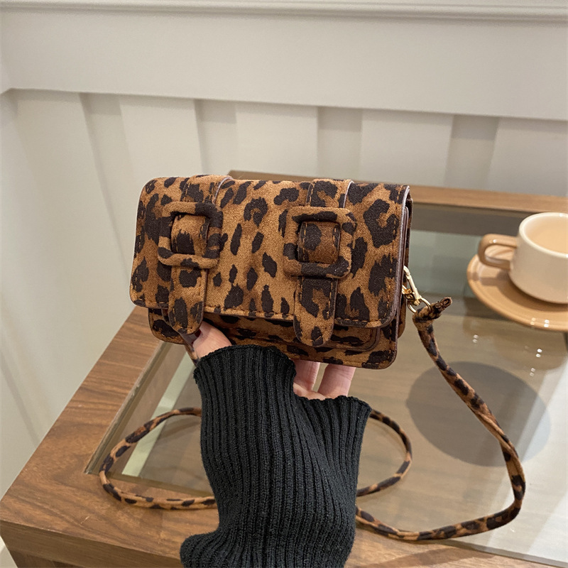 Free Delivery Designer Bag 2025 New Leopard Print Ultra Mini Small Square For Girls Crossbody Red Envelope Women's Winter Versatile Luxury Bag