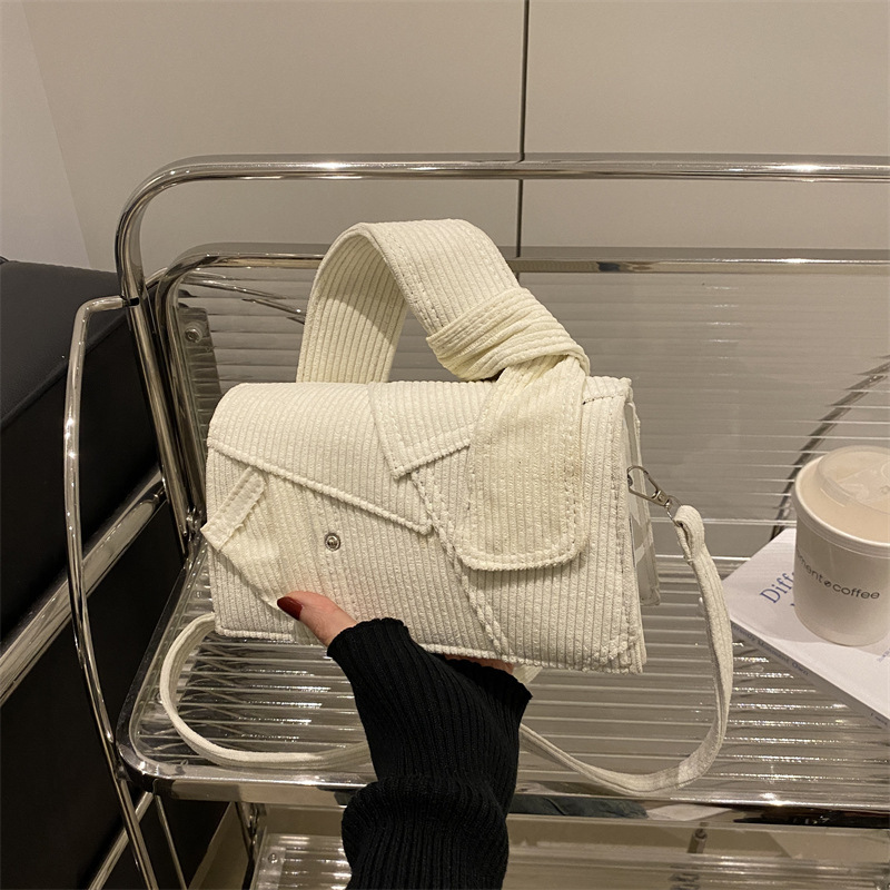 Korean Version Women's Bag 2025 New Free Delivery Designer Bag New Splicing Shoulder Crossbody Highend Sense Contrasting Luxury Bag Color Handhel