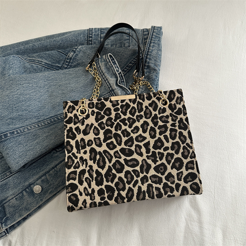 Free Delivery Designer Bag End Large Capacity Commuting Chain Shoulder 2025 Spring New Versatile Ins Armpit Tote For Women Luxury Bag