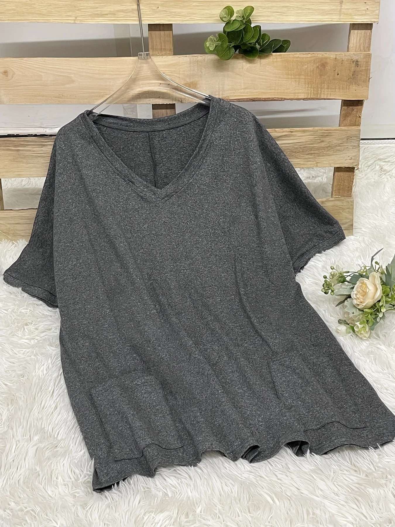 Plus Size Womens V-Neck Short Sleeve Casual T-Shirt with Front Pockets Comfortable and Stylish Top 250515