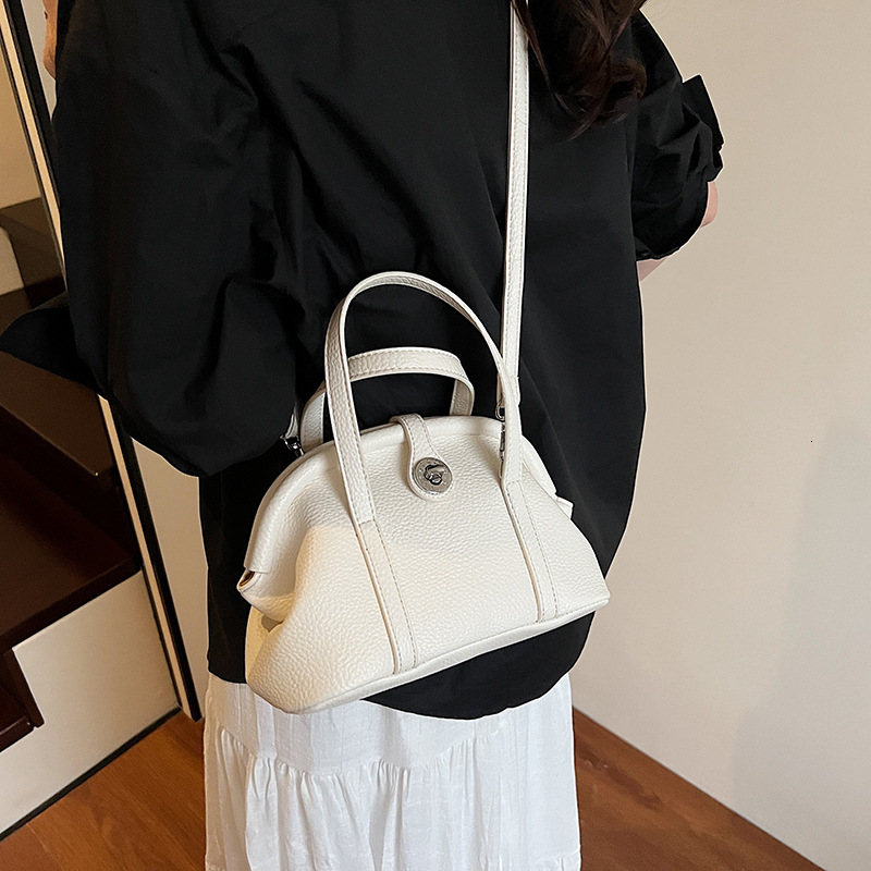 2025 New High end Fashion Handheld Shell for Women, Elegant, Light Luxury, Versatile, Casual, Solid Color, Single Shoulder Crossbody Bag