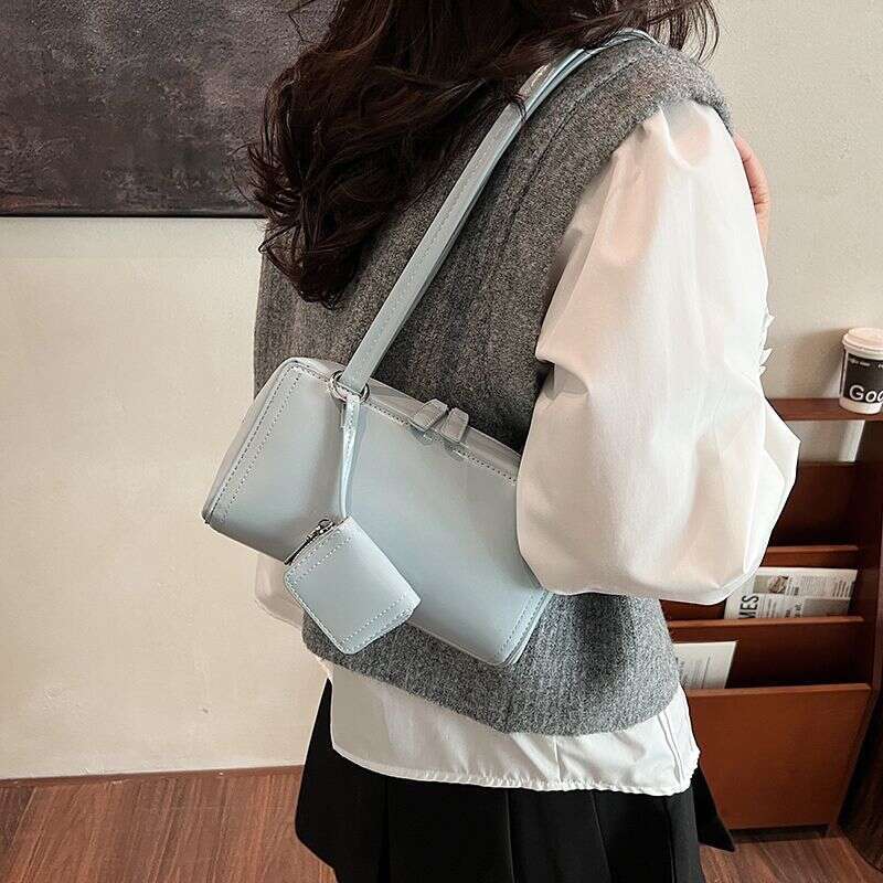 Small high-end Western style Underarm 2025 New Women's Simple and Versatile Single Shoulder Fashion Commuter Pillow Bag