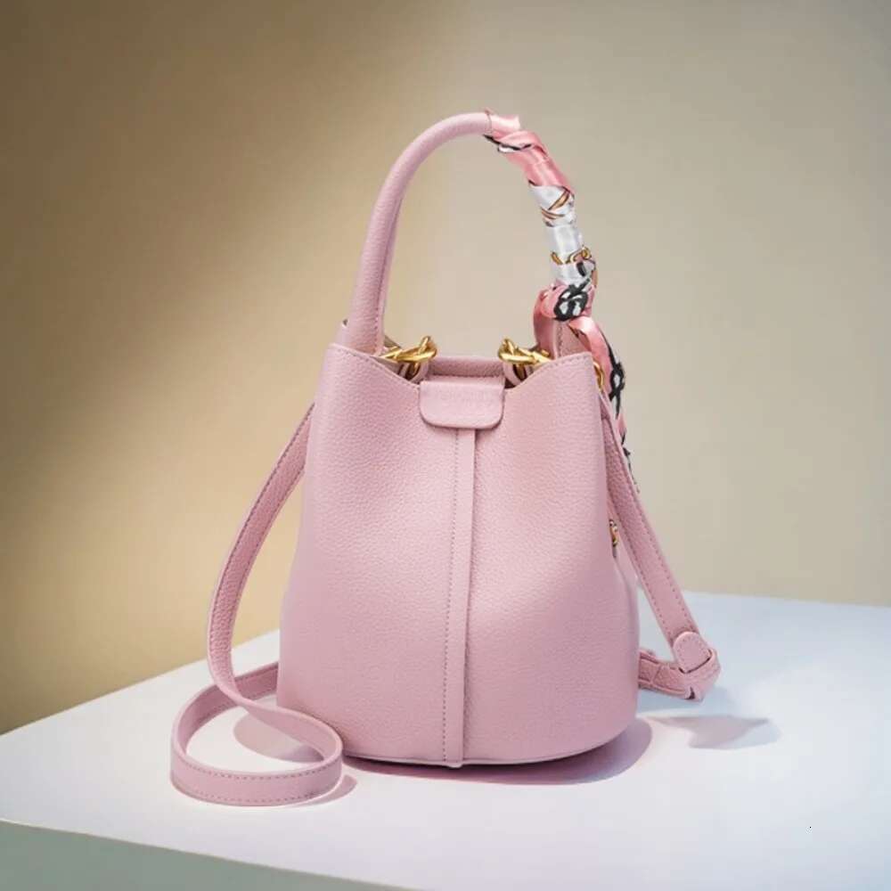 New Versatile Dermis Magnetic Exposure Bucket Simple Casual All-Match Advanced Shoulder Bag Large Capacity Silk Scarf Messenger