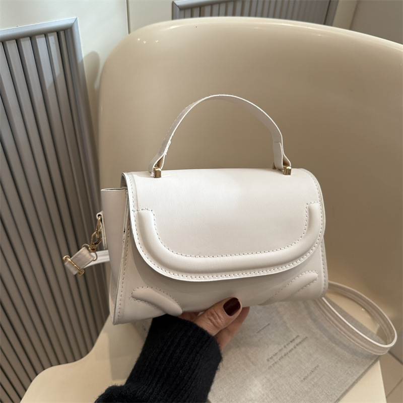 Free Delivery Designer Bag Hand Women's 2025 Autumn And Winter New Fashion Versatile Simple Small Square Ins Crossbody Popular This Year Luxury B