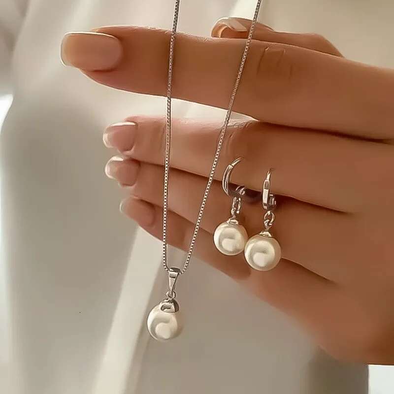 Uorich Classic Baroque Pendant Necklace For Women Temperament Geometric Design Light Pearl Earrings Jewelry Set