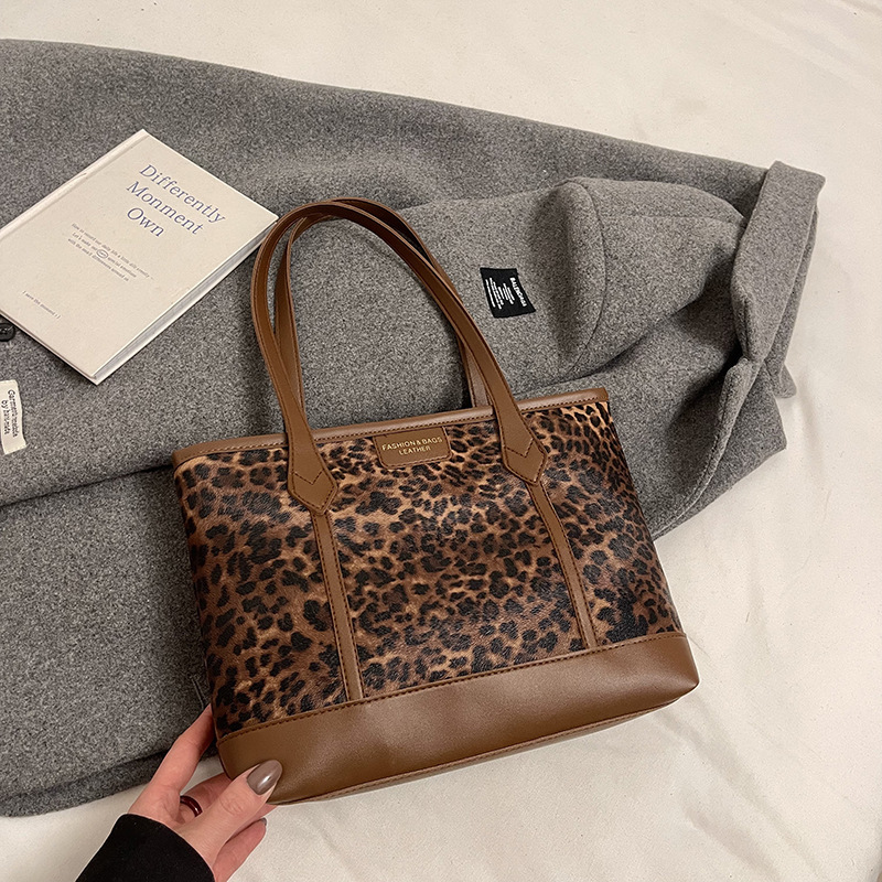 Free Delivery Designer Bag Fashion Tote Women's 2025 New Winter Trendy Shoulder Large Capacity Relaxed Leopard Print Armpit Luxury Bag