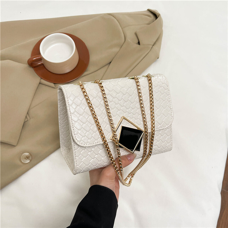 Fashion Women's 2025 New Melon Luxury Bag Seed Pattern Buckle Chain Small Square Casual New Free Delivery Designer Bag Mobile Phone Bag With High