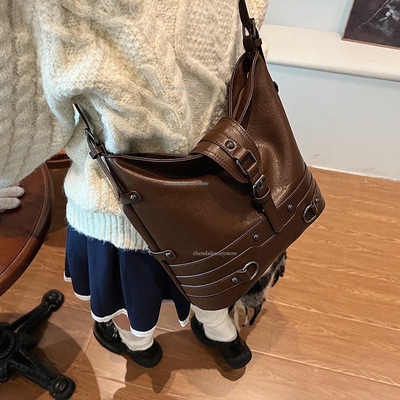 Leather Buckle Women's Handbag Designer Bag Multifunctional Fashion Korean Version Instagram Rivet Underarm Shoulder Bag Casual Large Capacity Sh