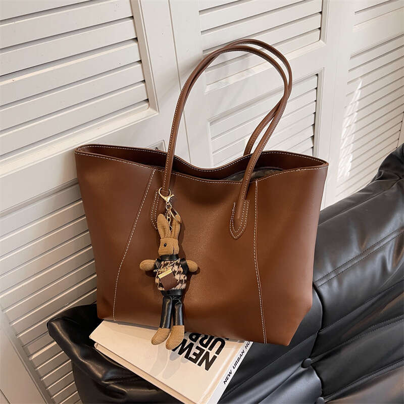 Big Women 2025 Rabbit Pendant Women's Large Capacity Classroom Commuter Single Shoulder Tote Bag New Casual Versatile Fashion