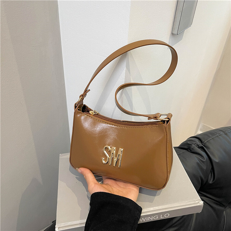 Western Women's 2025 Luxury Bag Summer New Style Texture Popular Letter Commuting Handheld New Free Delivery Designer Bag Crossbody Bag Trend