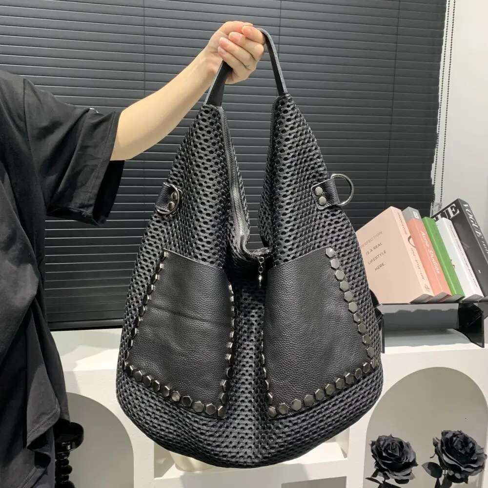 Retro mesh handbag, capacity shoulder punk style rivet stray bag, large women's bag