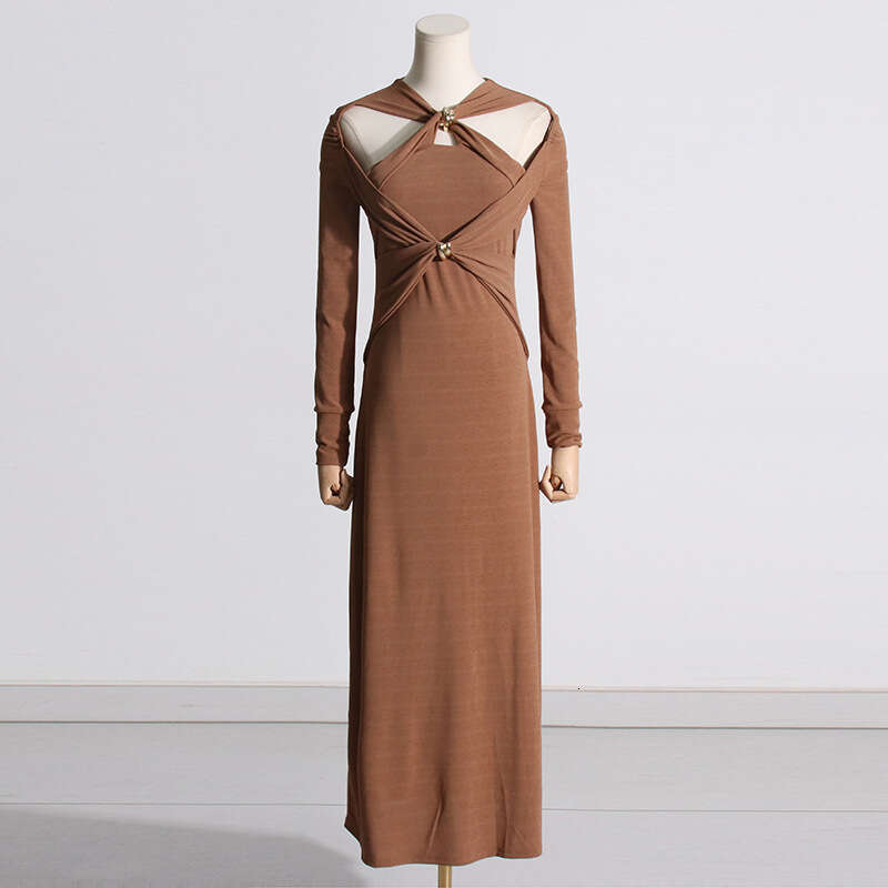 2025 Spring New Fashionable Lady Imperial Sister Style Long Design Sense Contrasting Colors Showing Thinning Knitted Dress for Women's Interior