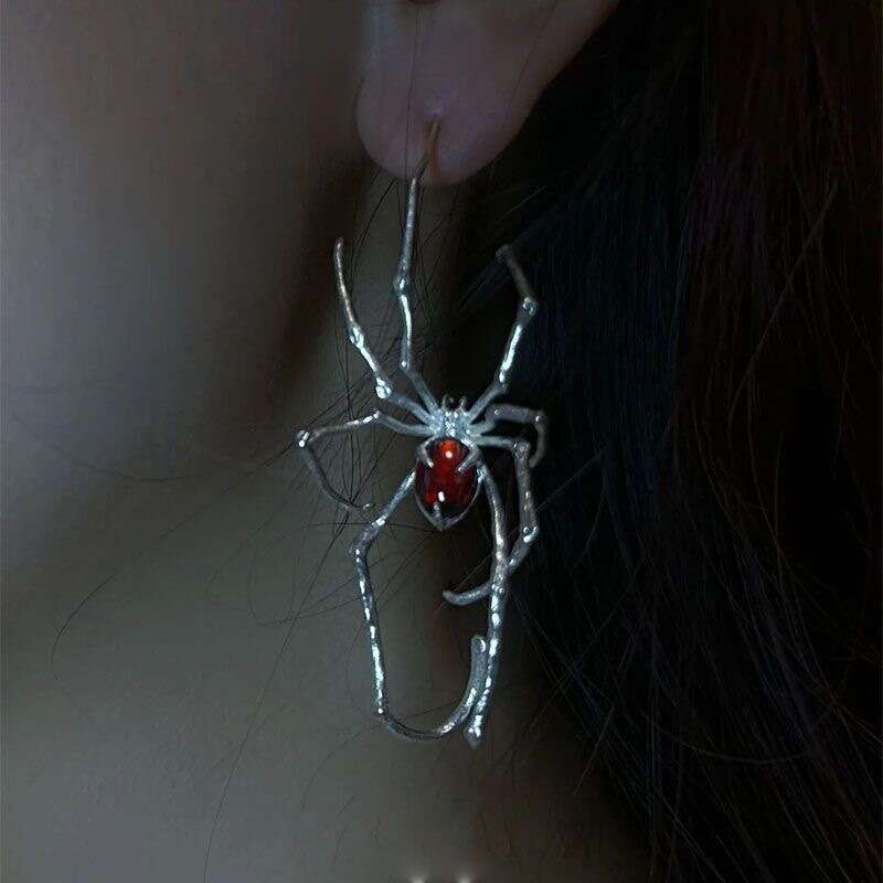 Sweet spider hook piercing ear bone clip, dark niche, high-end, spicy girl, cool and punk style earrings