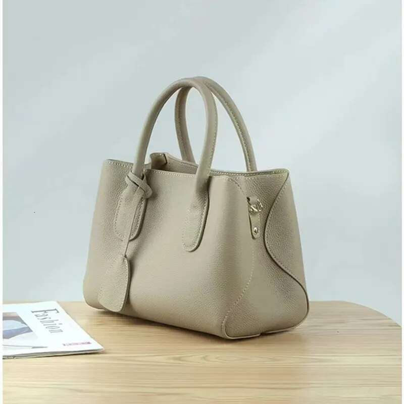 2025 Latest Classic Cross Shoulder Made Of Genuine Leather Material, Large Capacity Women's Handbag