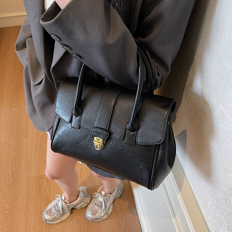 Top Quality New Free Delivery Designer Bag For Spring And Summer 2025 Large Capacity Casual Crossbody Bag Casual Handheld Commuting Handbag