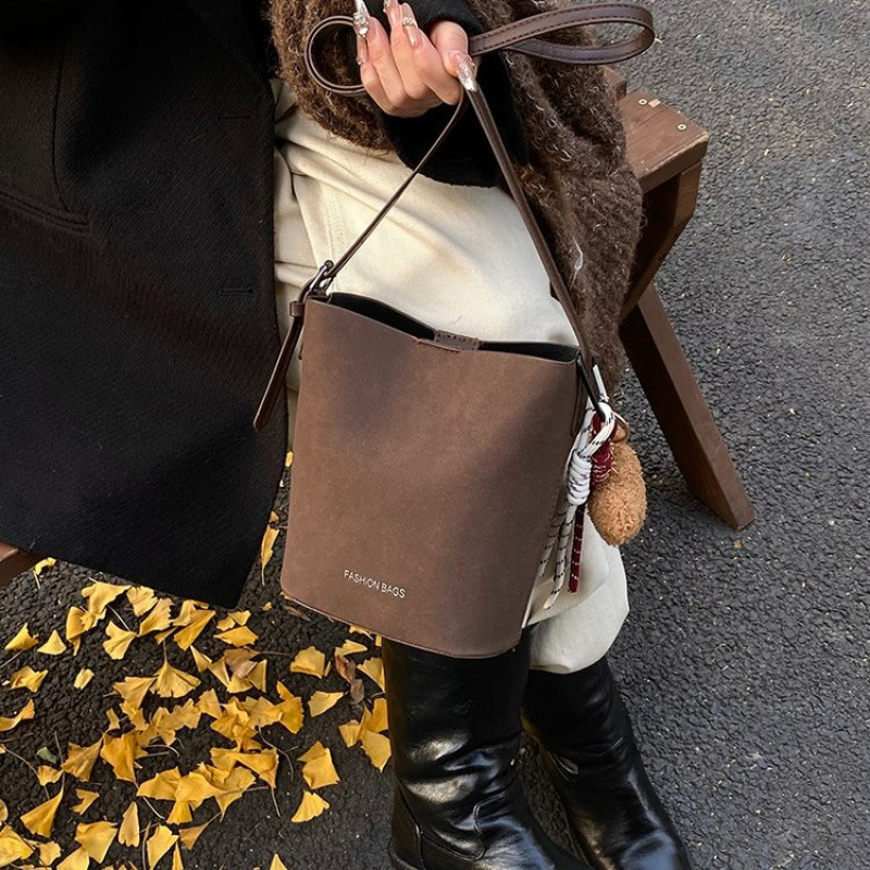 High Quality Brand High-quality New Model Free Delivery Designer Bag PU2025 Spring Stitching Niche Shoulder Bag