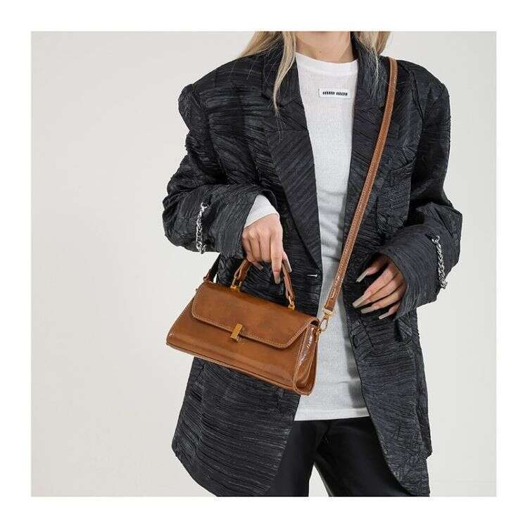 High end feeling light luxury popular hand-held small square bag 2025 new item niche fashion versatile women's crossbody bag trend