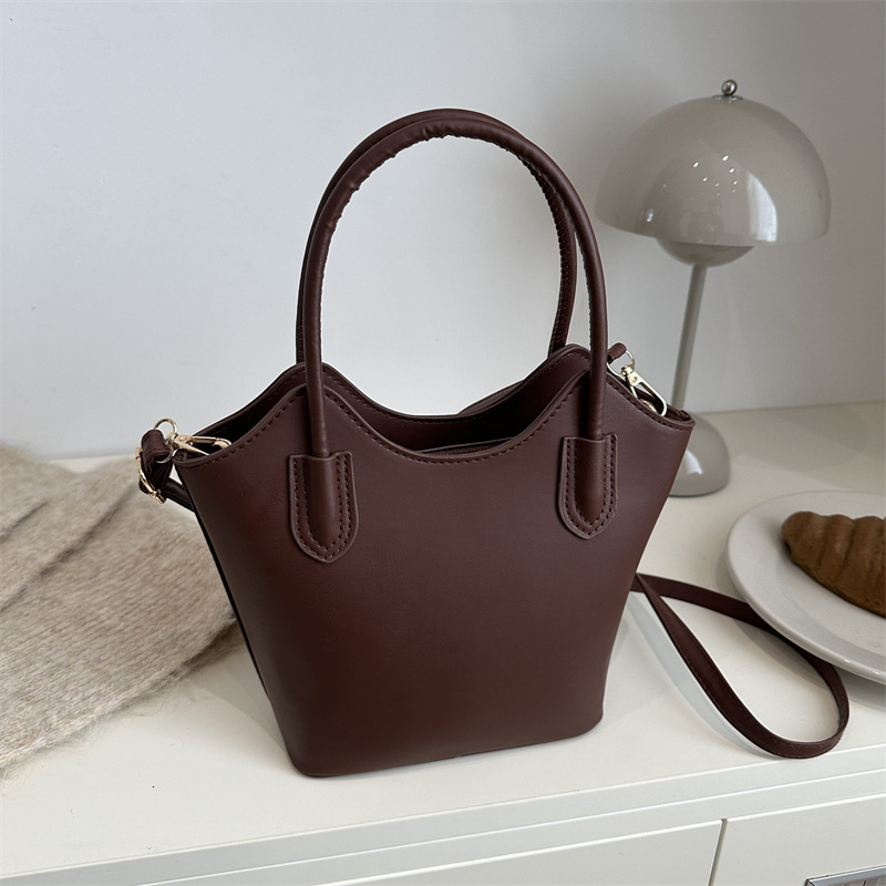 Free Delivery Designer Bag 2025 Solid Color Bucket Hand Commuter Crossbody Fashion Simple Vegetable Basket Women's Bag Luxury Bag