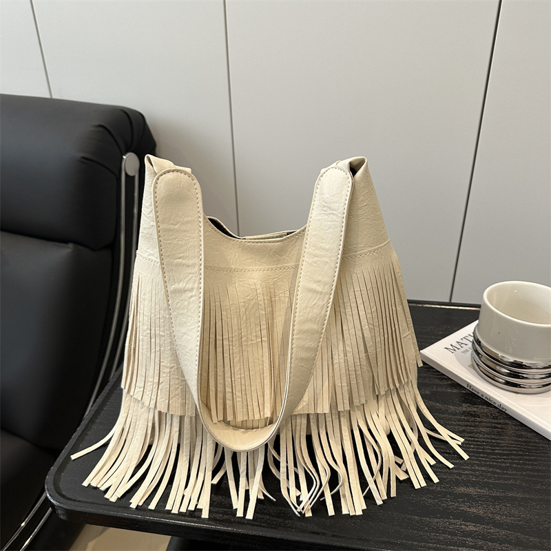 Women's 2025 Spring New Fashionable New Free Delivery Designer Bag Tassel Shoulder Large Capacity Luxury Bag Underarm Tote Bag