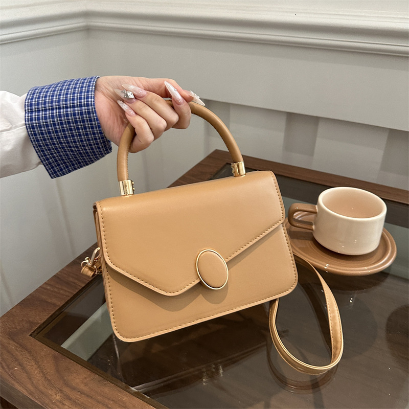 Free Delivery Designer Bag Women's Commuting Hand 2025 Winter New Versatile Ins This Year Popular Korean Version Solid Color Small Square Women&#