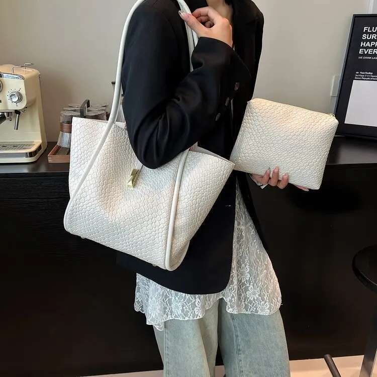 2025 Summer New Tote This PU Shoulder Bag Is In Line With The Latest Fashion Trends, Featuring A Korean Niche Design