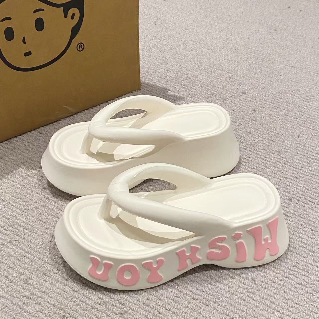 free shipping designer Slippers new summer breathable and comfortable sandals Casual black white Flip Flops for woman