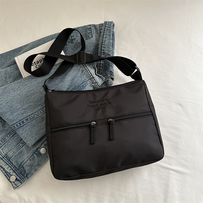 2025 Spring New Casual Lightweight Cloth Japanese Style New Free Delivery Designer Luxury Bag Bag Solid Color Simple Letter Embroidered Shoulder Bag
