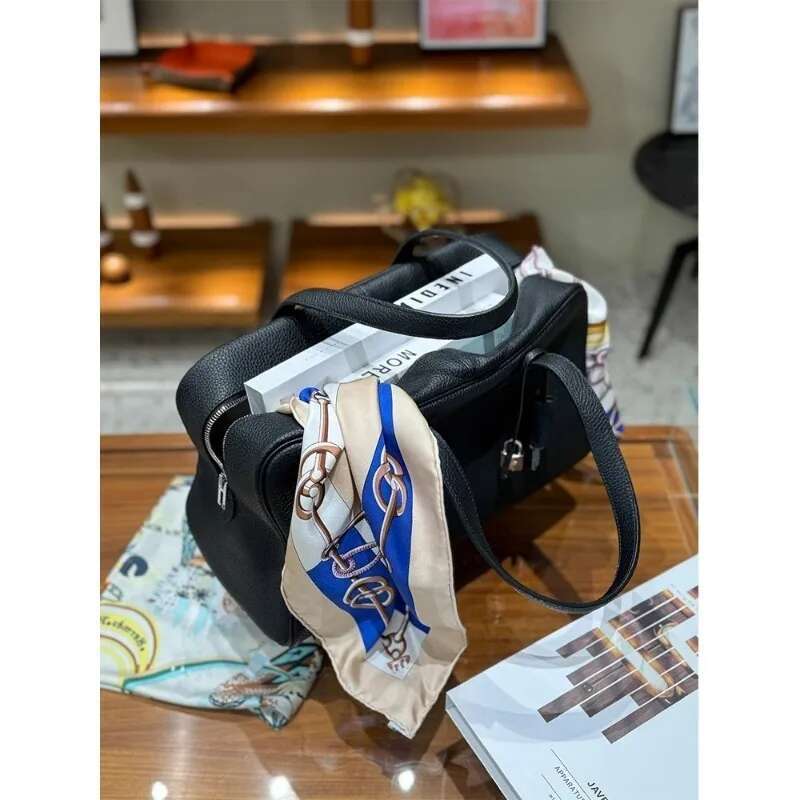 High-Quality Large-Capacity Bowling Bag, First-Layer Cowhide Men And Women's Commuting Travel Lightweight Portable Shoulder Bag