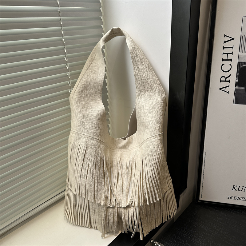Small Niche Design Korean Fashion Tassel Personalized Shoulder For Women 2025 New Versatile New Free Delivery Designer Bag Large Luxury Bag Capacity U