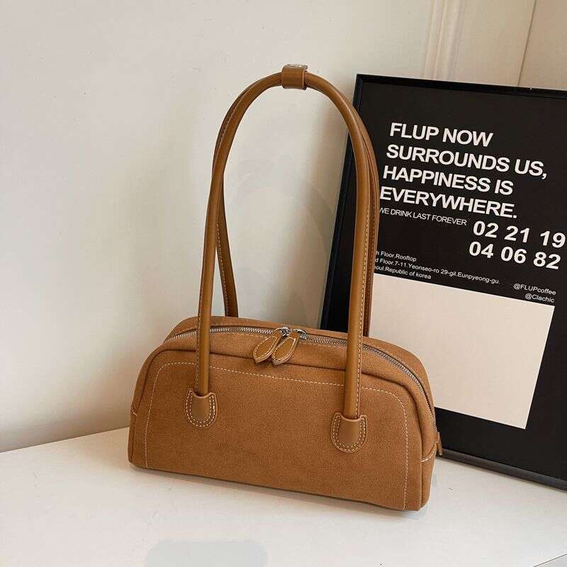 Advanced large capacity French new armpit autumn/winter 2025 commuting single shoulder hand-held fashionable pillow bag