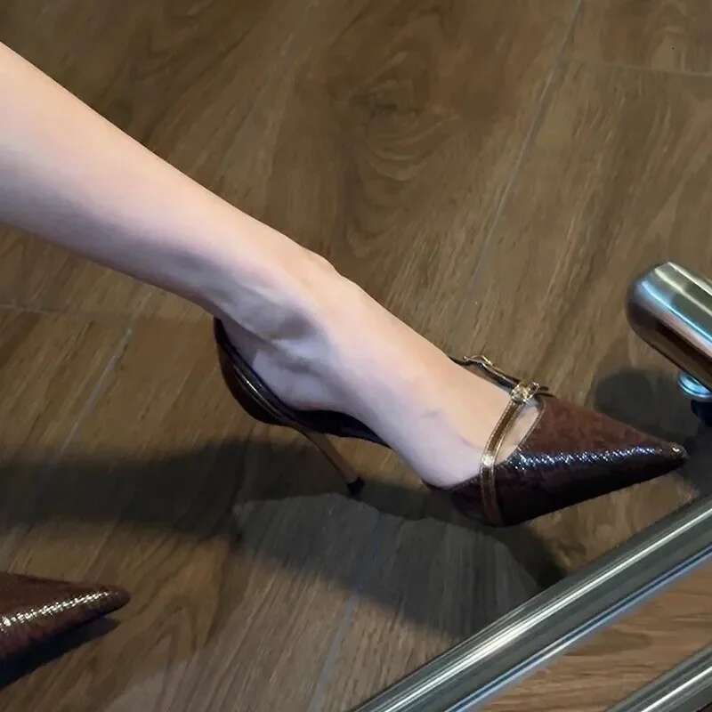 2025 Summer Niche Design Pointed Thin Heel Snake Skin Pattern High Heels for Women Retro Spicy Girl Belt Buckle Hollow Sandals