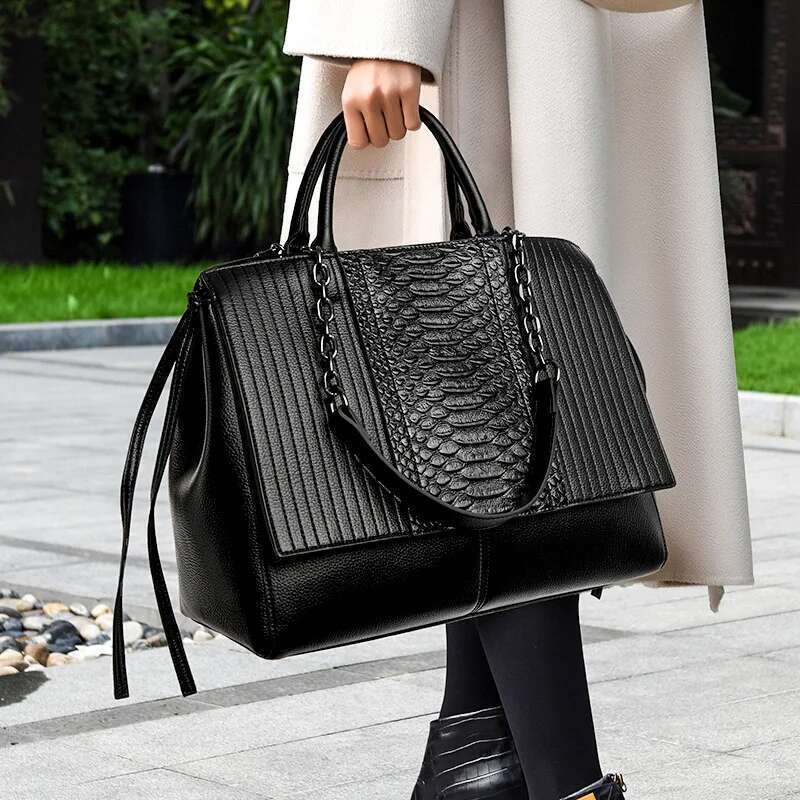 Crocodile Pattern Women Shoulder Bags Designer Female Handbags Large Capacity Fashion Chain Lady Big Totes Elegant Commuter Bag